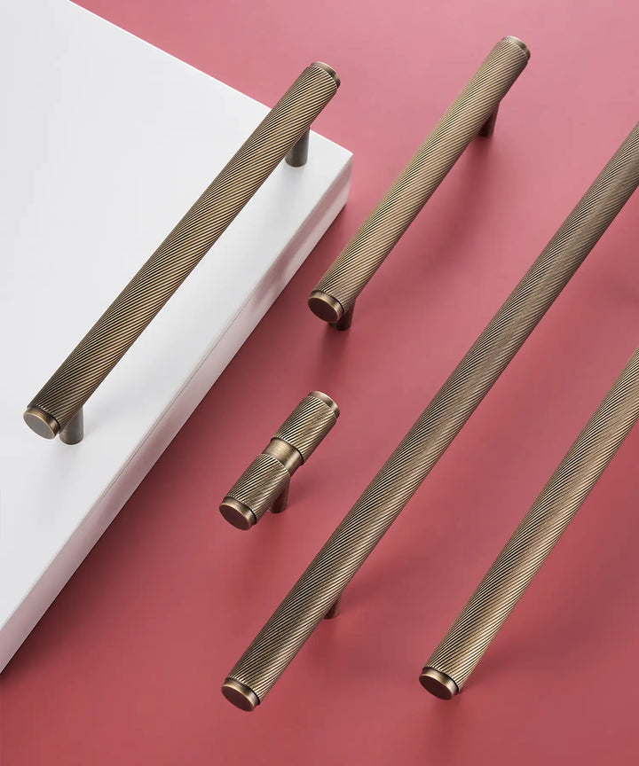 VORTICE Solid-Brass Knurled Kitchen & Cabinet Handle Antique Brass