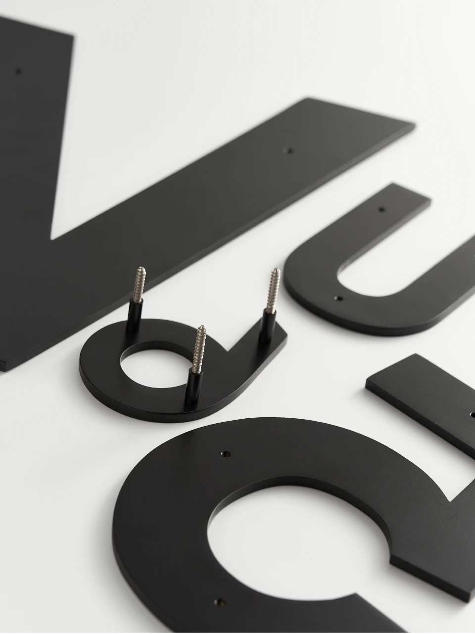 ORANA Matt Black Brass House Letters – Luxury Handles